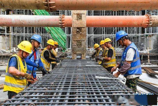 广州地铁建设施工忙，织就城市地下交通网